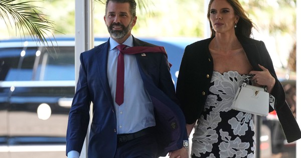 Gia đình ông Donald Trump đón thành viên mới: Con trai cả tái hôn tại Bahamas - hình ảnh - okvipapps.com Gia đình ông Donald Trump đón thành viên mới: Con trai cả tái hôn tại Bahamas - hình ảnh - okvipapps.com