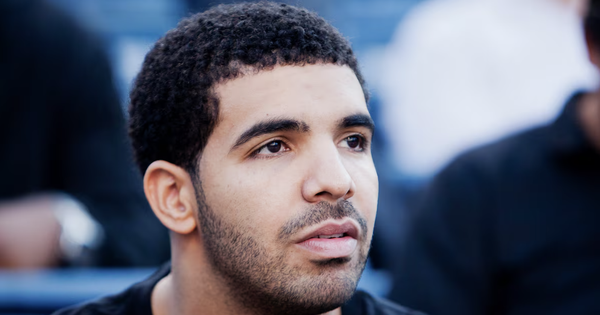 Drake xô đổ kỷ lục lịch sử của Michael Jackson: Dấu ấn mới trong làng nhạc toàn cầu - hình ảnh - okvipapps.com