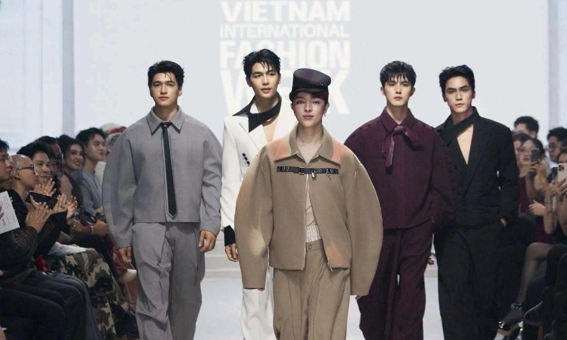 OKVIP và Sức Sống Mới Từ Nhà Mốt Trẻ Ở Tuần Lễ Thời Trang Quốc Tế Việt Nam - hình ảnh - okvipapps.com OKVIP và Sức Sống Mới Từ Nhà Mốt Trẻ Ở Tuần Lễ Thời Trang Quốc Tế Việt Nam - hình ảnh - okvipapps.com