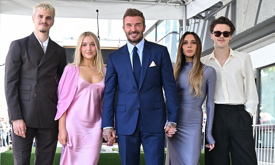 Nhà cái quốc tế OKVIP chia sẻ khoảnh khắc David Beckham nhận sao trên Đại lộ Danh vọng - hình ảnh - okvipapps.com
