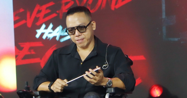 Hoàng Touliver ngồi xe lăn lên sân khấu: Cú twist đầy xúc động tại fan meeting Space Speaker - hình ảnh - okvipapps.com Hoàng Touliver ngồi xe lăn lên sân khấu: Cú twist đầy xúc động tại fan meeting Space Speaker - hình ảnh - okvipapps.com
