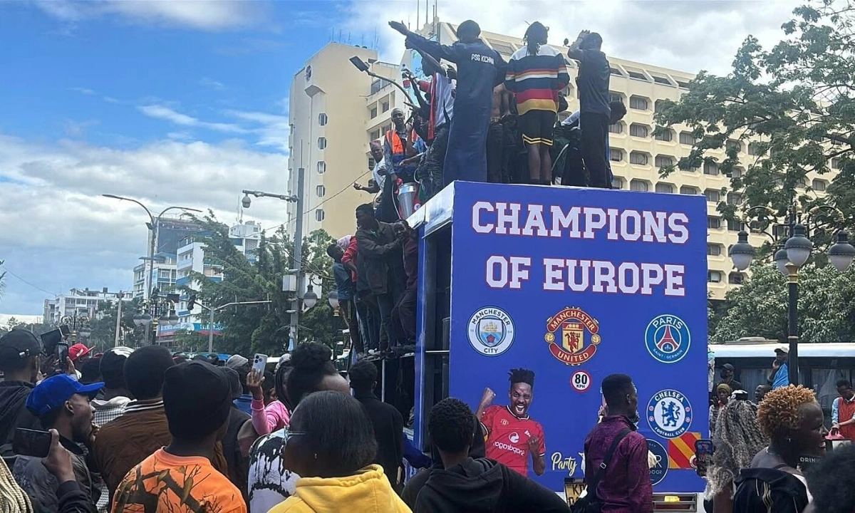 CĐV Man Utd dẫn đầu đoàn diễu hành ăn mừng thất bại của Arsenal tại Nairobi - hình ảnh - okvipapps.com
