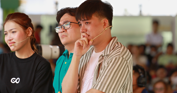 Nam diễn viên Duy Khương bật khóc chia sẻ tuổi thơ thiếu vắng tình cha - hình ảnh - okvipapps.com