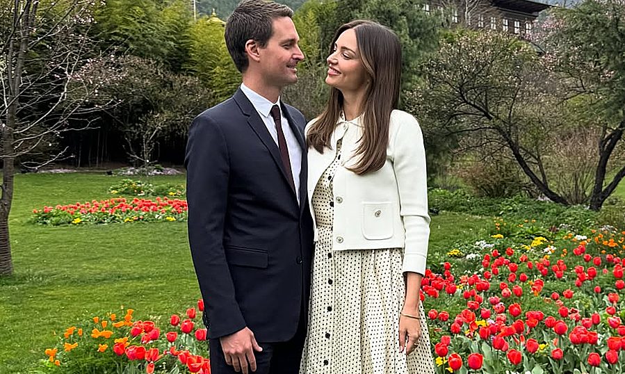 Vợ chồng Miranda Kerr và hành động từ thiện chấn động: Xóa nợ y tế 550 triệu USD - hình ảnh - okvipapps.com