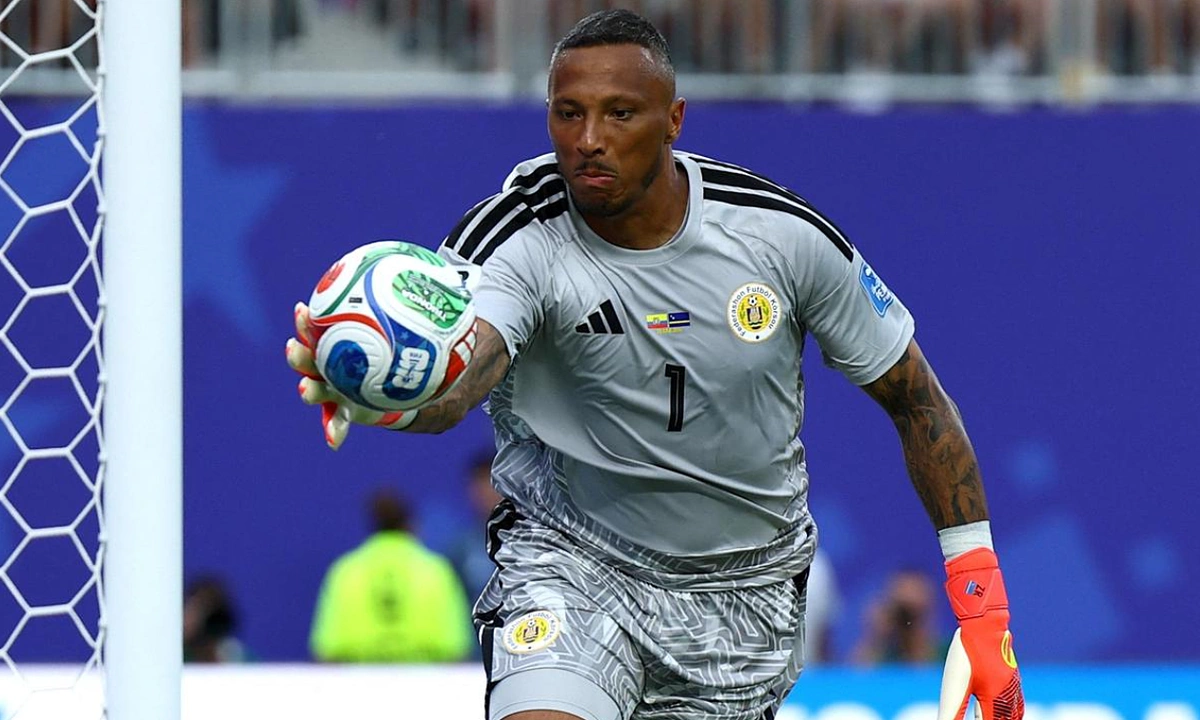 Thủ môn Curacao muốn được tạc tượng sau khi tỏa sáng ở World Cup: góc nhìn mới cho người chơi Việt - hình ảnh - okvipapps.com Thủ môn Curacao muốn được tạc tượng sau khi tỏa sáng ở World Cup: góc nhìn mới cho người chơi Việt - hình ảnh - okvipapps.com