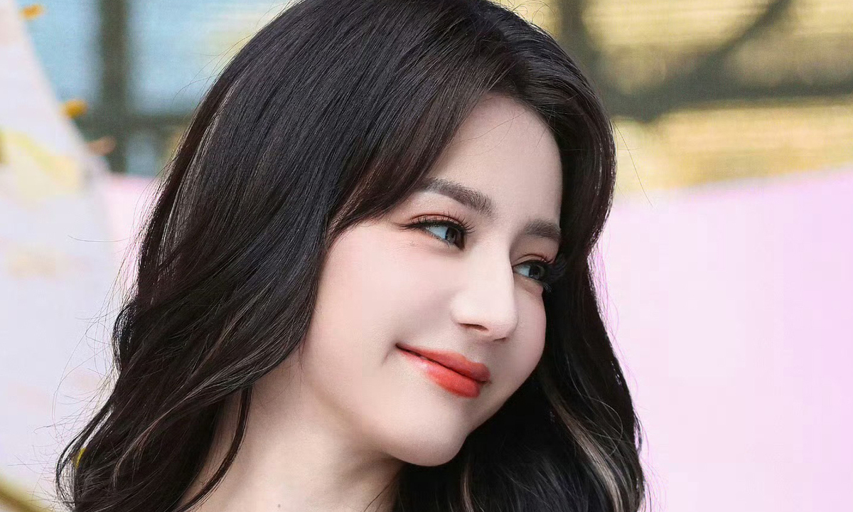 Thưởng tân thủ OKVIP: Địch Lệ Nhiệt Ba ‘mọng như đào’ trong thiết kế Việt - hình ảnh - okvipapps.com Thưởng tân thủ OKVIP: Địch Lệ Nhiệt Ba ‘mọng như đào’ trong thiết kế Việt - hình ảnh - okvipapps.com
