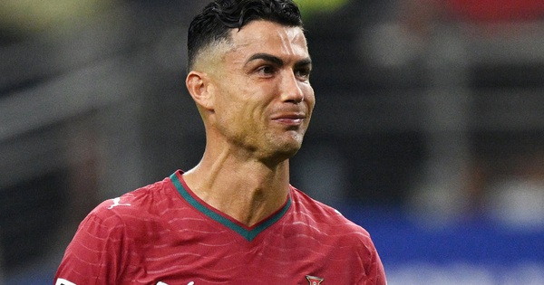 Ronaldo nghẹn ngào chia tay World Cup: Khoảnh khắc xúc động và cơ hội mới trên sân chơi trực tuyến - hình ảnh - okvipapps.com
