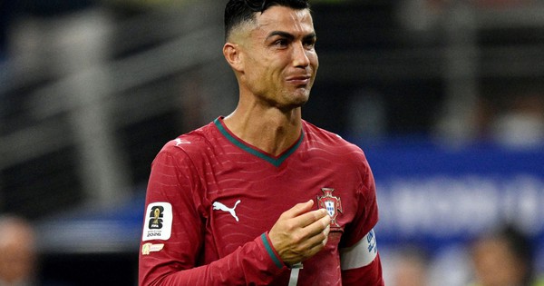 Ronaldo bất ngờ có động thái gây tranh cãi sau khi bị loại khỏi World Cup: góc nhìn mới cho người chơi Việt - hình ảnh - okvipapps.com