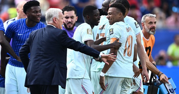 HLV Deschamps đi vào lịch sử World Cup: Mbappe – Dembele tái lập kỳ tích của Brazil: góc nhìn mới cho người chơi Việt - hình ảnh - okvipapps.com