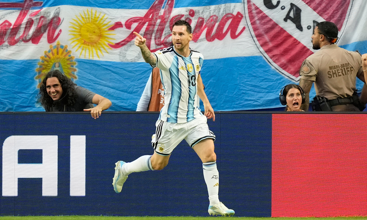 OKVIP cược bóng đá: Messi lập siêu phẩm, Argentina vượt Cape Verde ở World Cup 2026 - hình ảnh - okvipapps.com OKVIP cược bóng đá: Messi lập siêu phẩm, Argentina vượt Cape Verde ở World Cup 2026 - hình ảnh - okvipapps.com